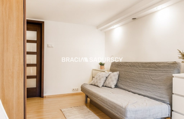 4 pokoje +2 pokoje + garaż