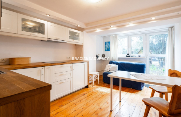 4 pokoje +2 pokoje + garaż