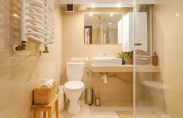 4 pokoje +2 pokoje + garaż