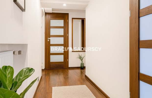 4 pokoje +2 pokoje + garaż