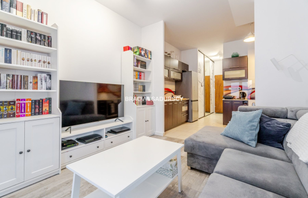 Przestronne i dobrze doświetlone / klimatyzacja