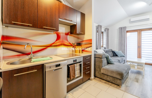 Przestronne i dobrze doświetlone / klimatyzacja