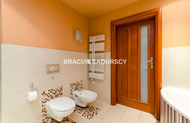 Eleganckie mieszkanie w zabytkowej kamienicy