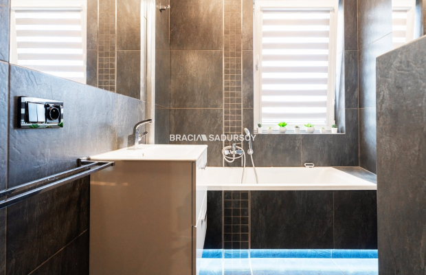 83m2+238m2 ogródek+dwa m. postojowe