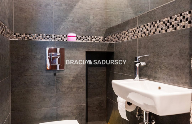 83m2+238m2 ogródek+dwa m. postojowe