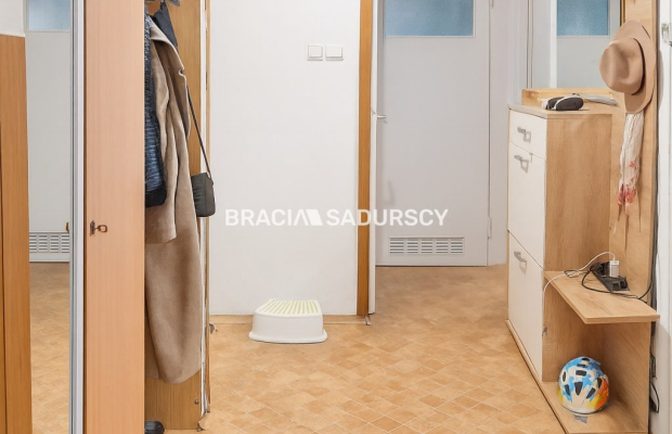 3 POKOJOWE USTAWNE DO REMONTU 52M2 UGOREK