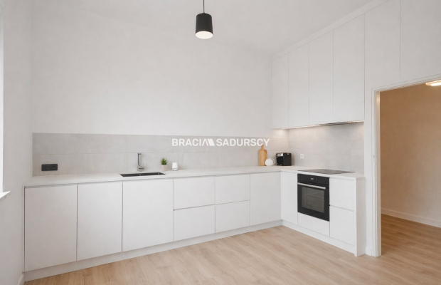 POŁOWA DOMU Z WŁASNYM OGRÓDKIEM 