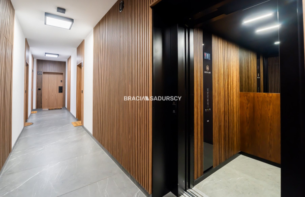 Nowoczesny jasny apartament w otoczeniu zieleni 