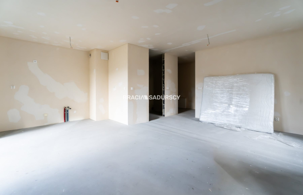 Nowoczesny jasny apartament w otoczeniu zieleni 