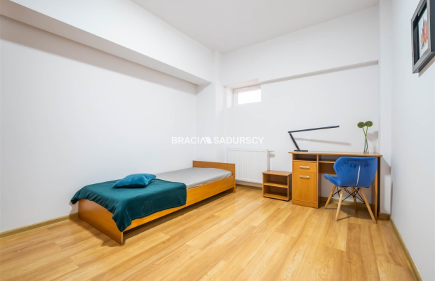 Lokal mieszkalno-usługowy w centrum.