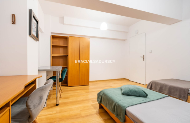 Lokal mieszkalno-usługowy w centrum.