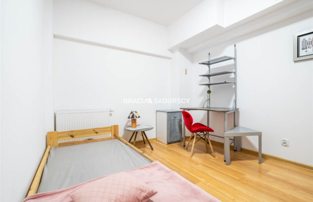 Lokal mieszkalno-usługowy w centrum.