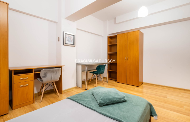 Lokal mieszkalno-usługowy w centrum.