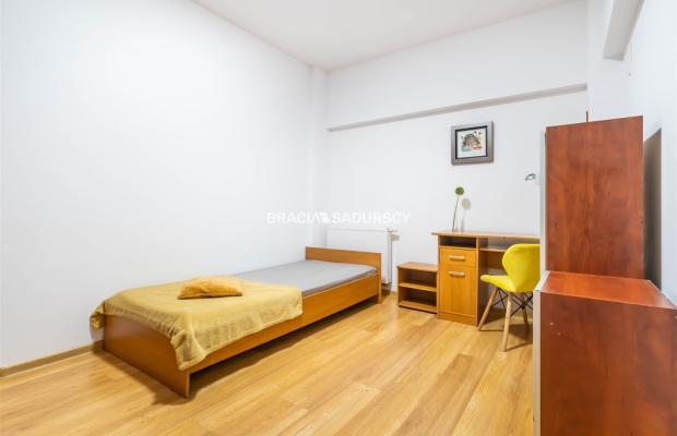 Lokal mieszkalno-usługowy w centrum.