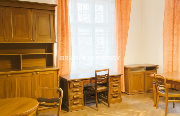 Klimatyczne mieszkanie 80m2 przy Wawelu 