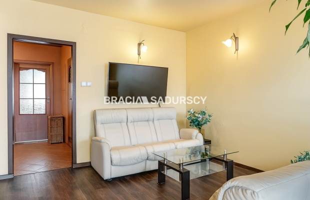 Zapraszam na prezentację 2-pokojowego mieszkania o pow. 52,88 m² na Osiedlu Kolorowym w Nowej Hucie.   

  To naprawdę wyjątkow