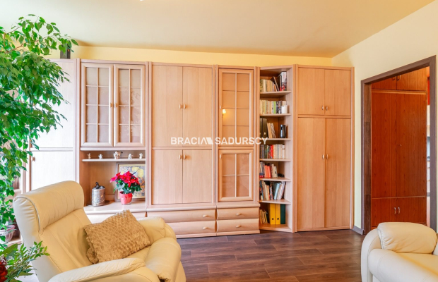 Zapraszam na prezentację 2-pokojowego mieszkania o pow. 52,88 m² na Osiedlu Kolorowym w Nowej Hucie.   

  To naprawdę wyjątkow