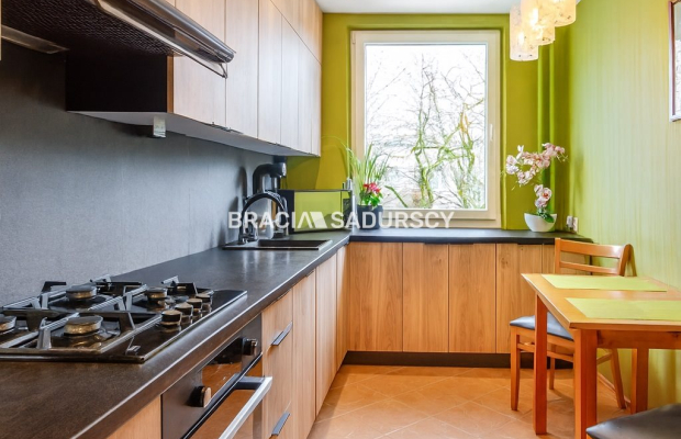 Zapraszam na prezentację 2-pokojowego mieszkania o pow. 52,88 m² na Osiedlu Kolorowym w Nowej Hucie.   

  To naprawdę wyjątkow