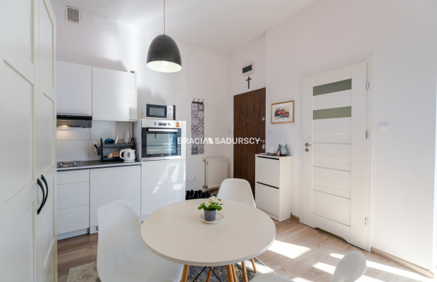 Przytulna kawalerka 21,5 m² z balkonem