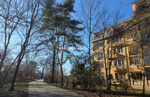 Dwupokojowe jasne mieszkanie w centrum.