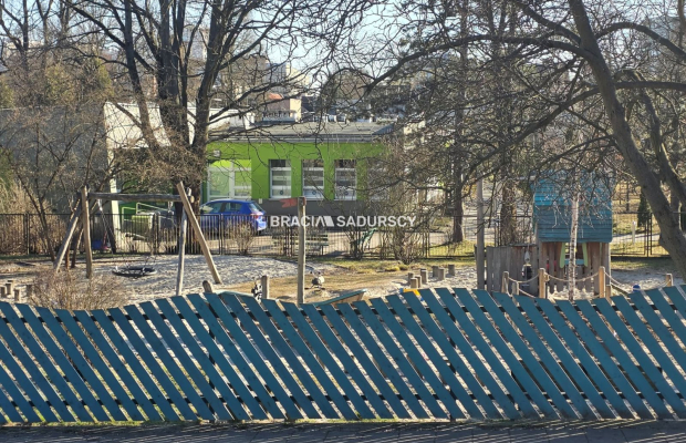 Dwupokojowe jasne mieszkanie w centrum.