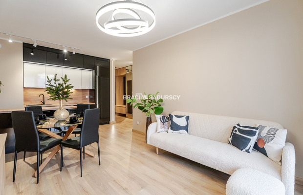 Wygodny nowoczesny apartament w centrum.