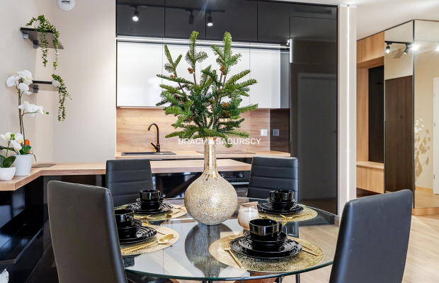 Wygodny nowoczesny apartament w centrum.