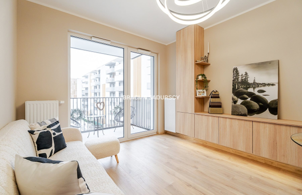 Wygodny nowoczesny apartament w centrum.