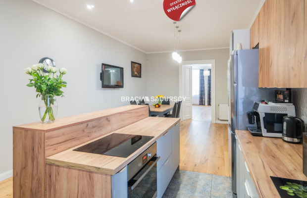 Duże mieszkanie w kamienicy w centrum, po remoncie