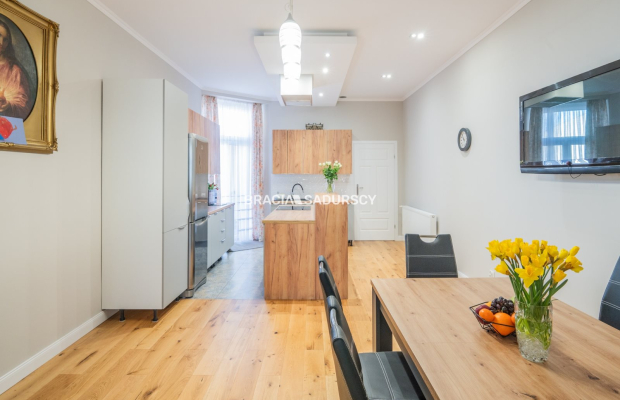 Duże mieszkanie w kamienicy w centrum, po remoncie