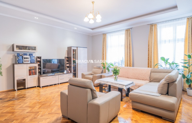 Duże mieszkanie w kamienicy w centrum, po remoncie