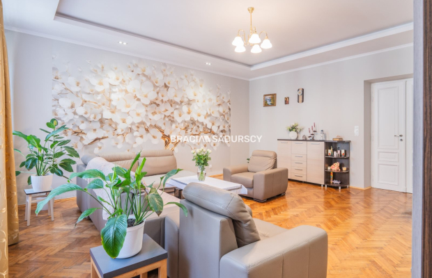 Duże mieszkanie w kamienicy w centrum, po remoncie