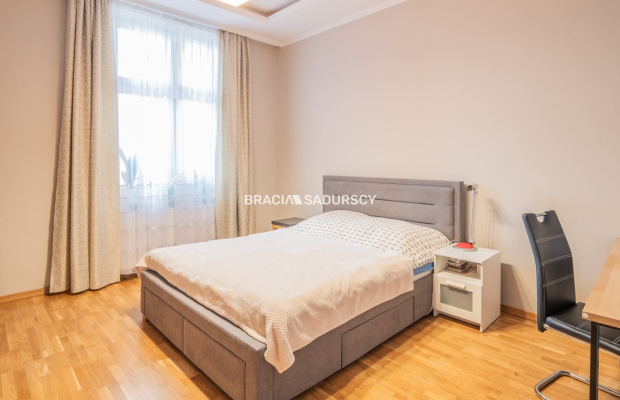 Duże mieszkanie w kamienicy w centrum, po remoncie