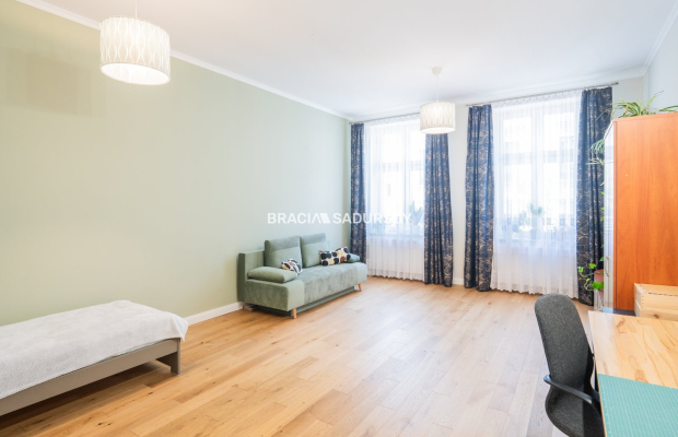 Duże mieszkanie w kamienicy w centrum, po remoncie