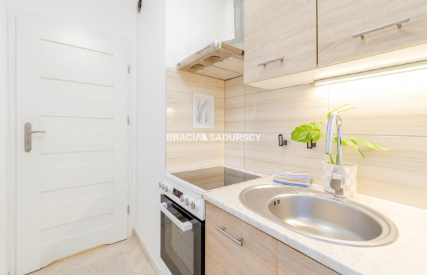 2 pokoje z balkonem, osobna kuchnia, III piętro