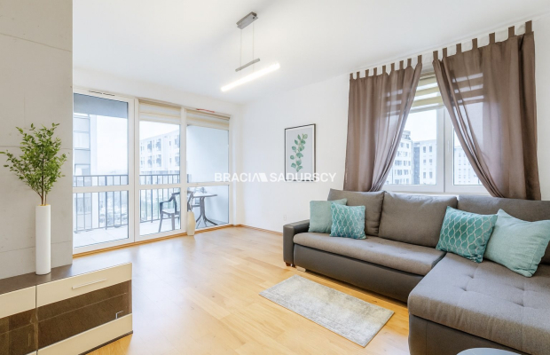 2 pokoje z balkonem, osobna kuchnia, III piętro