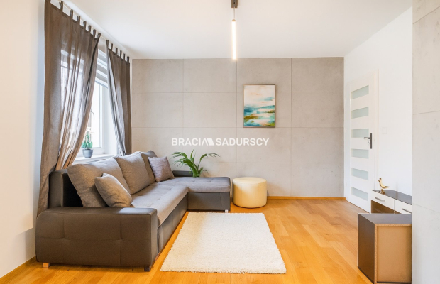 2 pokoje z balkonem, osobna kuchnia, III piętro