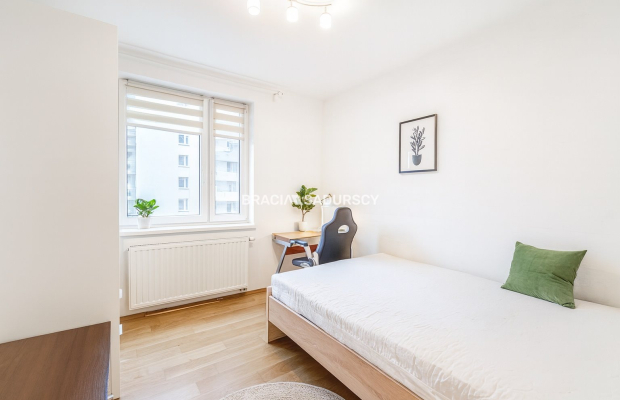 2 pokoje z balkonem, osobna kuchnia, III piętro