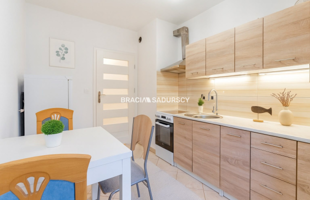 2 pokoje z balkonem, osobna kuchnia, III piętro