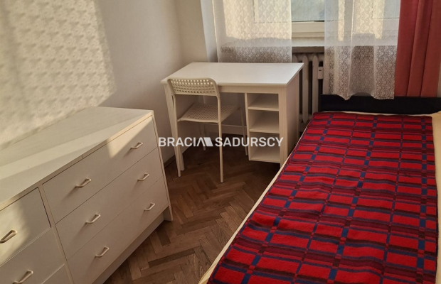 2-pok, ul. Królewska, parking dla mieszkańców