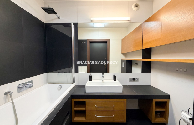 Komfortowe 2 pok z garażem i kom. lokatorską