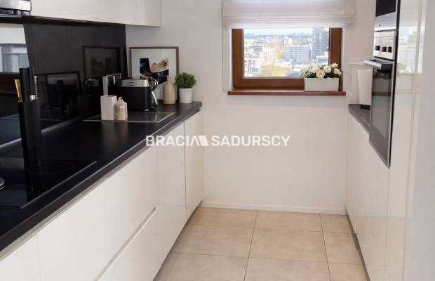 4 pok.mieszkanie 90m2,ogródek.garaż,m.postojowe! 