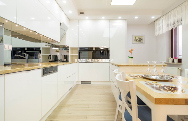 Dwie sypialnie na Ludwinowie, inwestycja z basenem