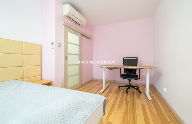 Dwie sypialnie na Ludwinowie, inwestycja z basenem