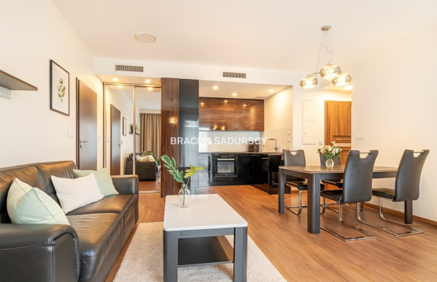 Wygodny elegancki apartament w centrum.