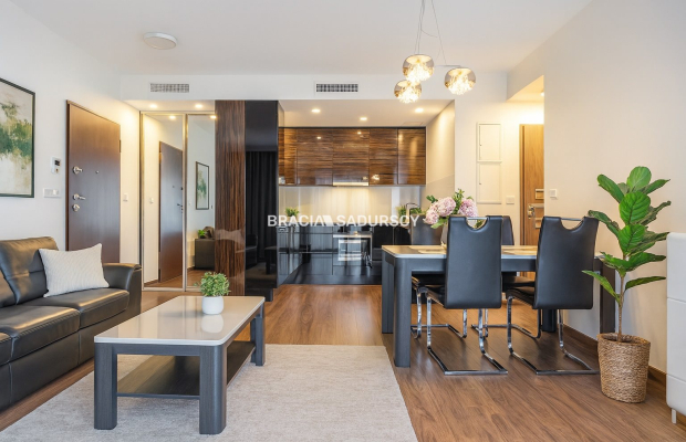 Wygodny elegancki apartament w centrum.