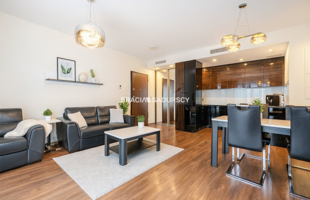 Wygodny elegancki apartament w centrum.