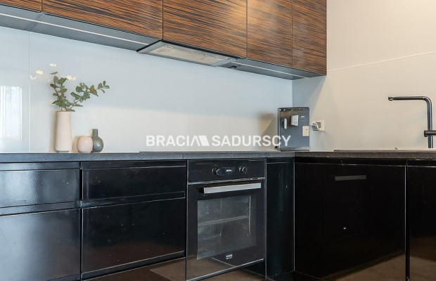 Wygodny elegancki apartament w centrum.