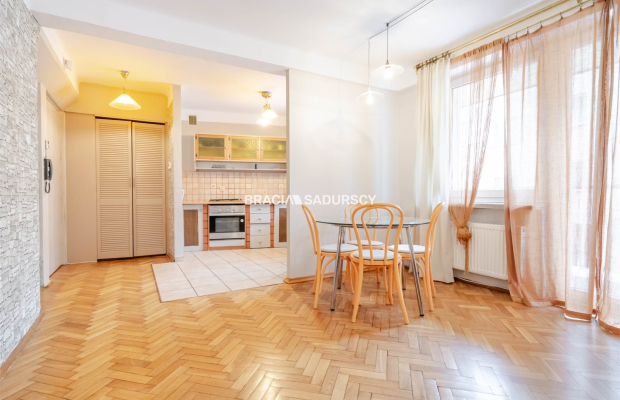 Kameralne mieszkanie blisko centrum.