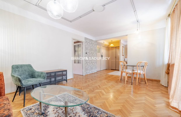 Kameralne mieszkanie blisko centrum.